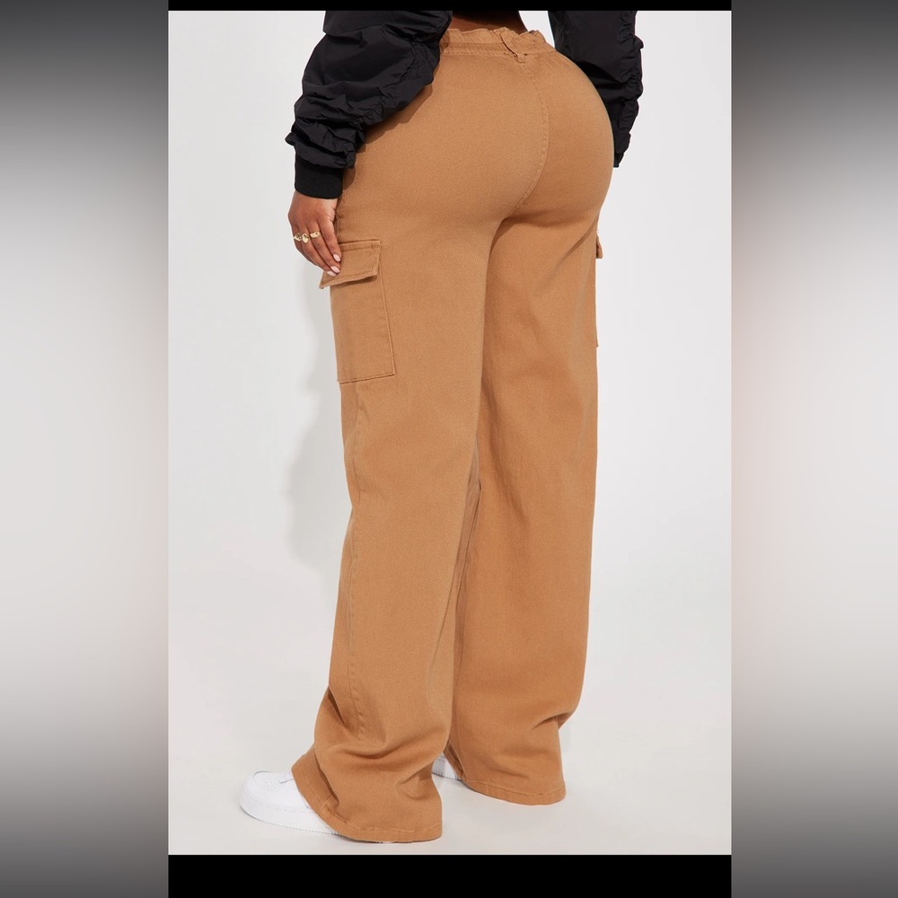 Fashion nova “Nice To meet you”CARGO PANTS SIZE SMALL Camel